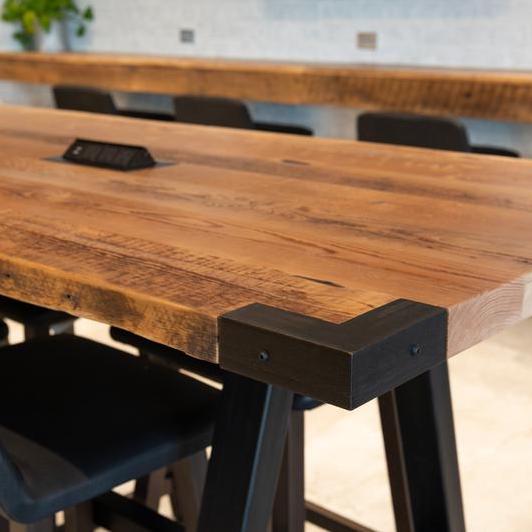 Selfridge Marketplace Table